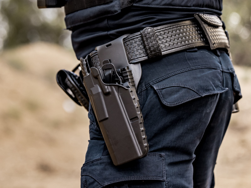 LE officer with a firearm drawn wearing a Safariland 7390 duty holster
