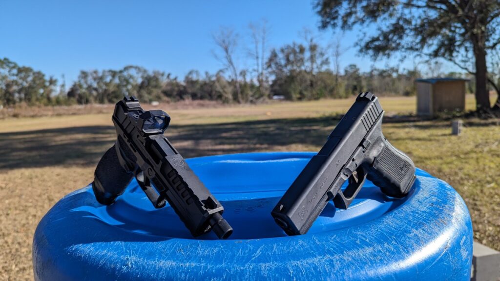 Glock 17 and Springfield Echelon side by side