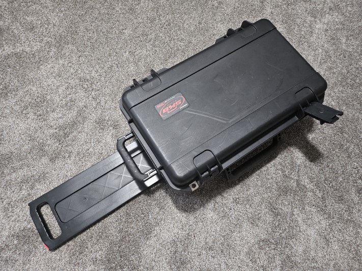 The handles and latches of the case are easy to use. The handles provide a lot of options for lugging it around.