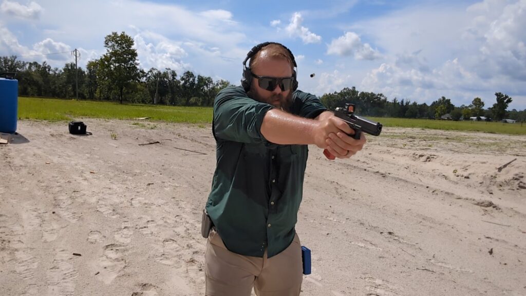 man aiming glock 17