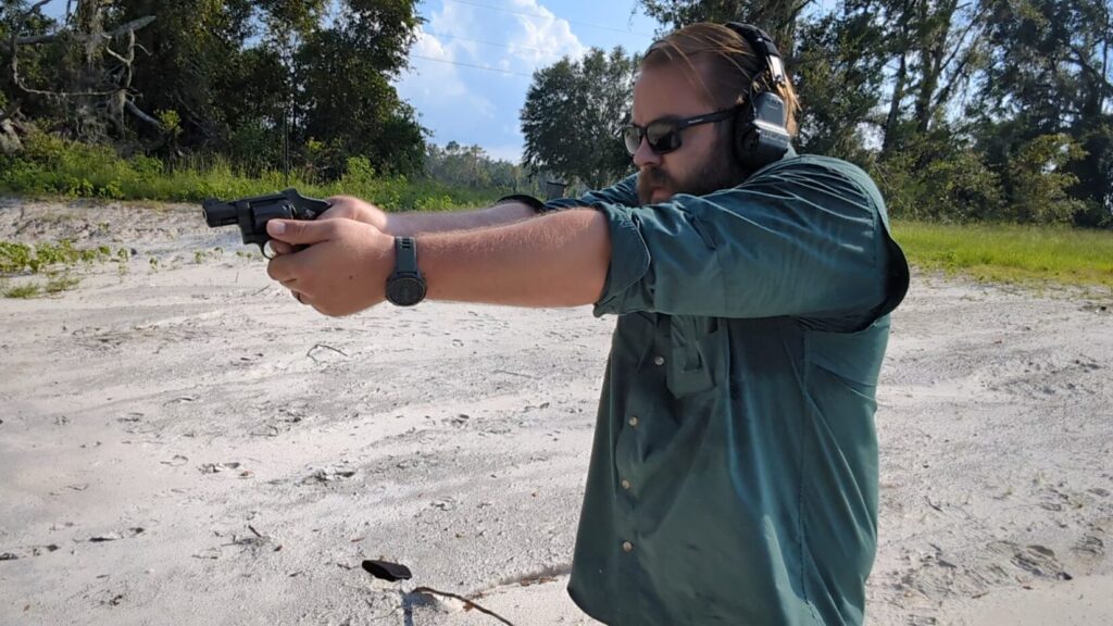 shooting snub nose revolver