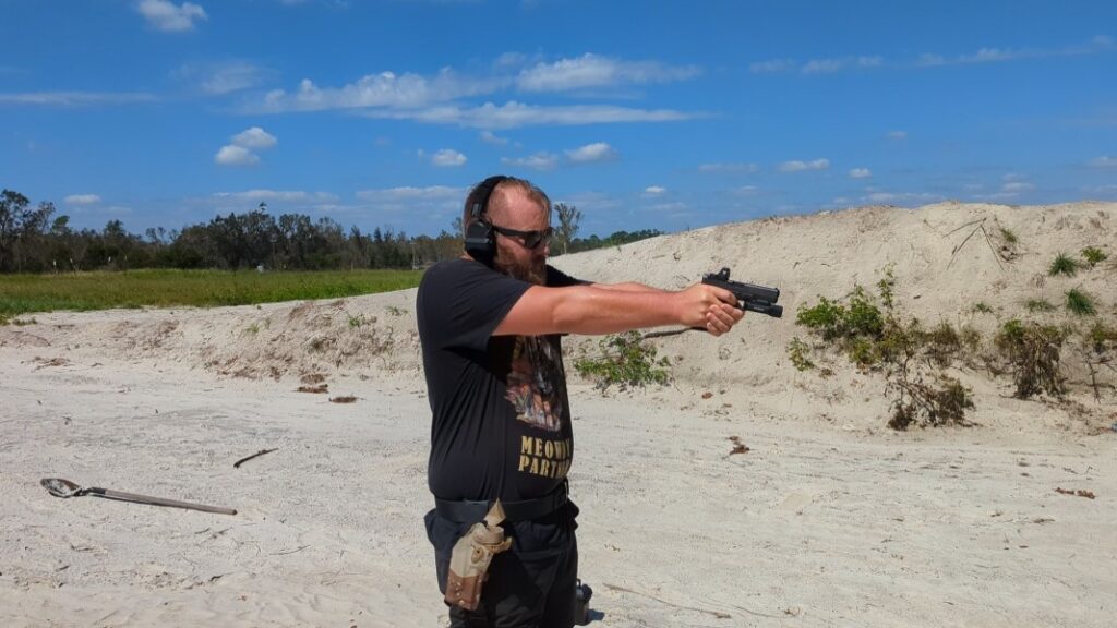 man shooting glock 17