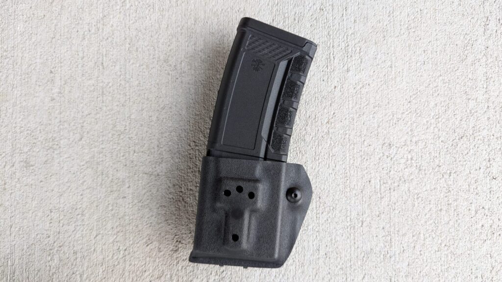 magazine projectiles facing rearward in Safariland 774 magazine pouch