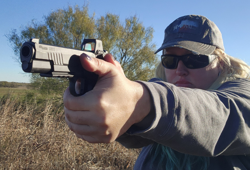 shooting 1911 handgun