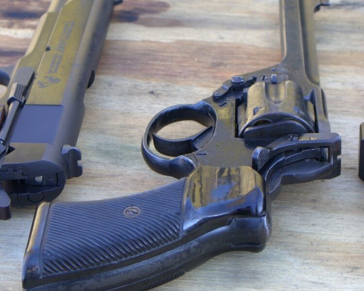 internal and external hammers on handguns