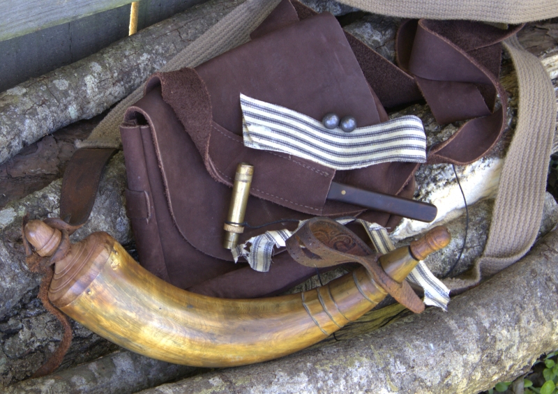 accessories for shooting 18th and early 19th century rifles, powder horn, leather bag, musket balls