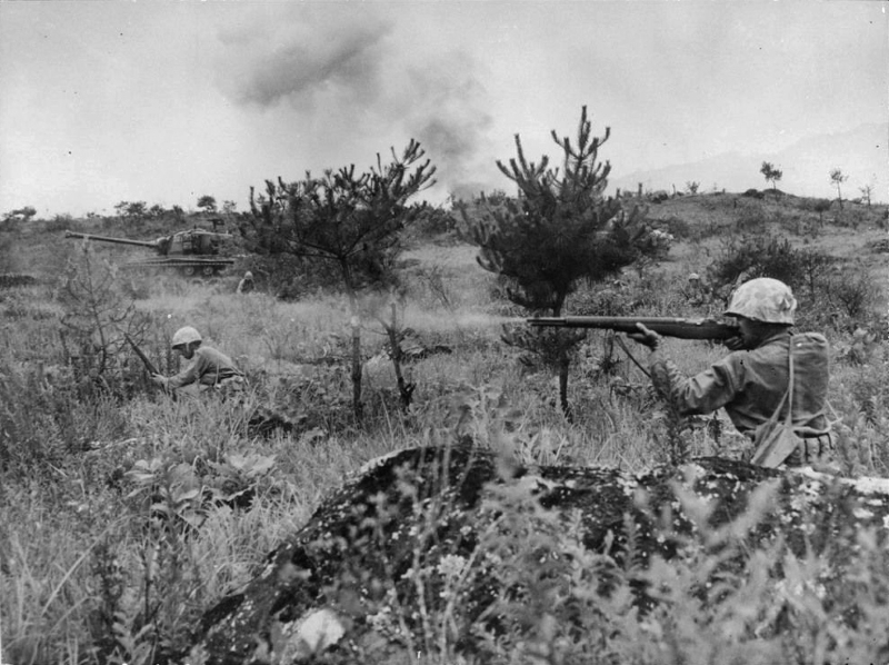 korean war marine fires his m1 garand