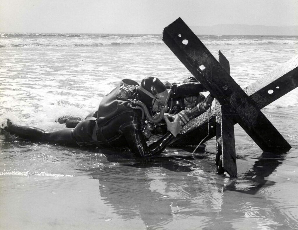 NCDU Demolition Experts on the beach. (U.S. Navy photo. Public Domain)