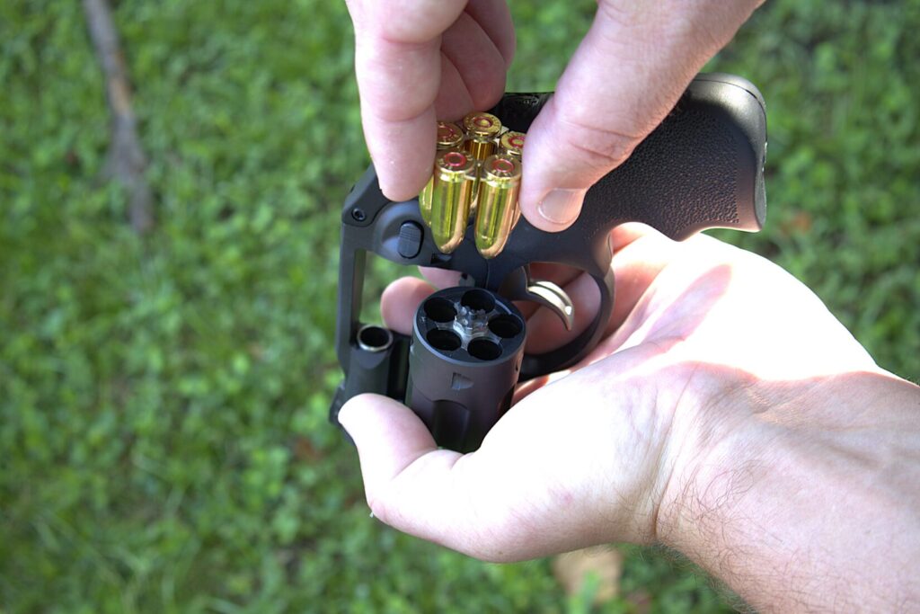 loading the ruger lcr with a moon clip