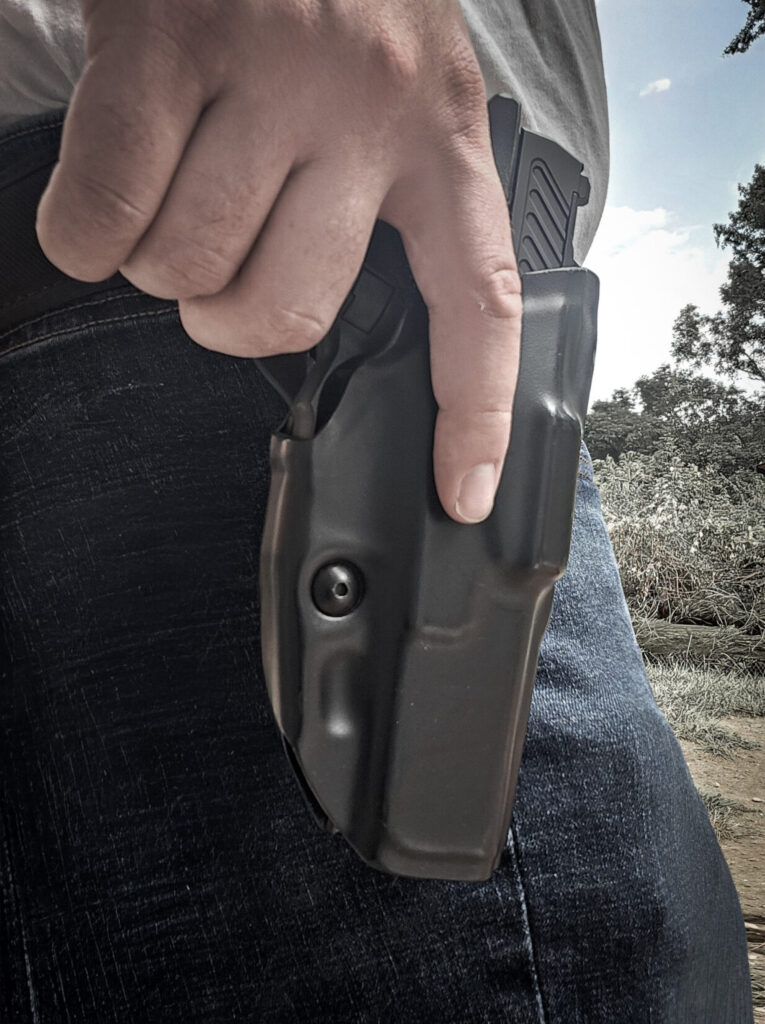 black holster with hand drawing Shadow Systems MR920.