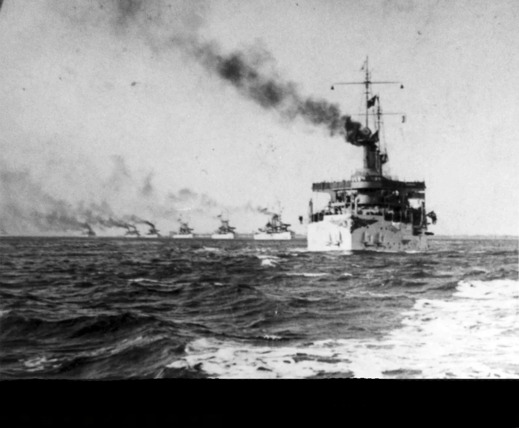 The USS Connecticut leads the "Great White Fleet" on its globe-spanning cruise.