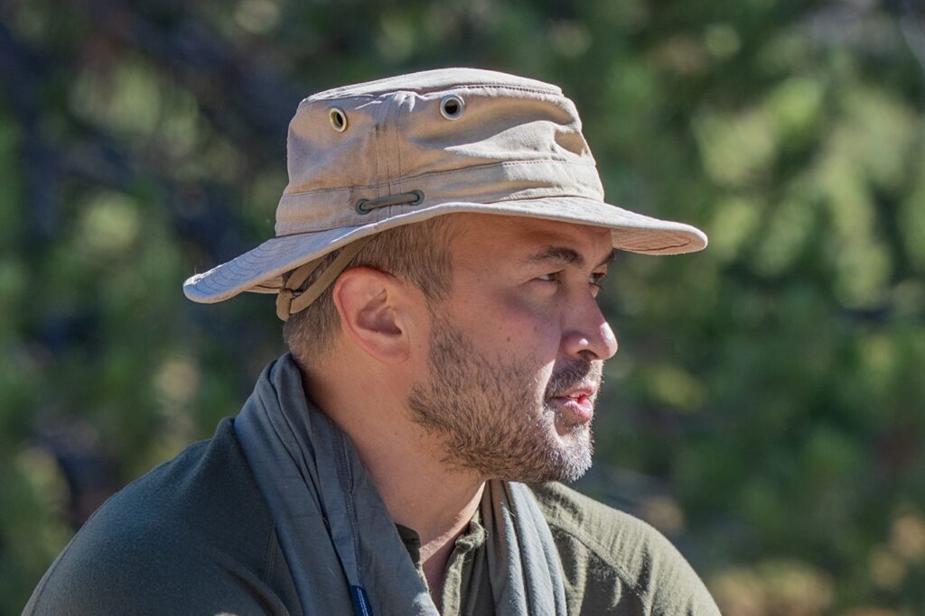 A man wearing a sun faded wide brim hat