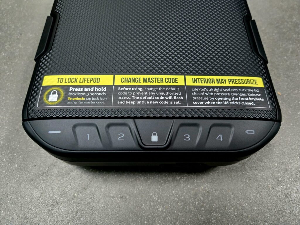 A key pad for a pistol safe