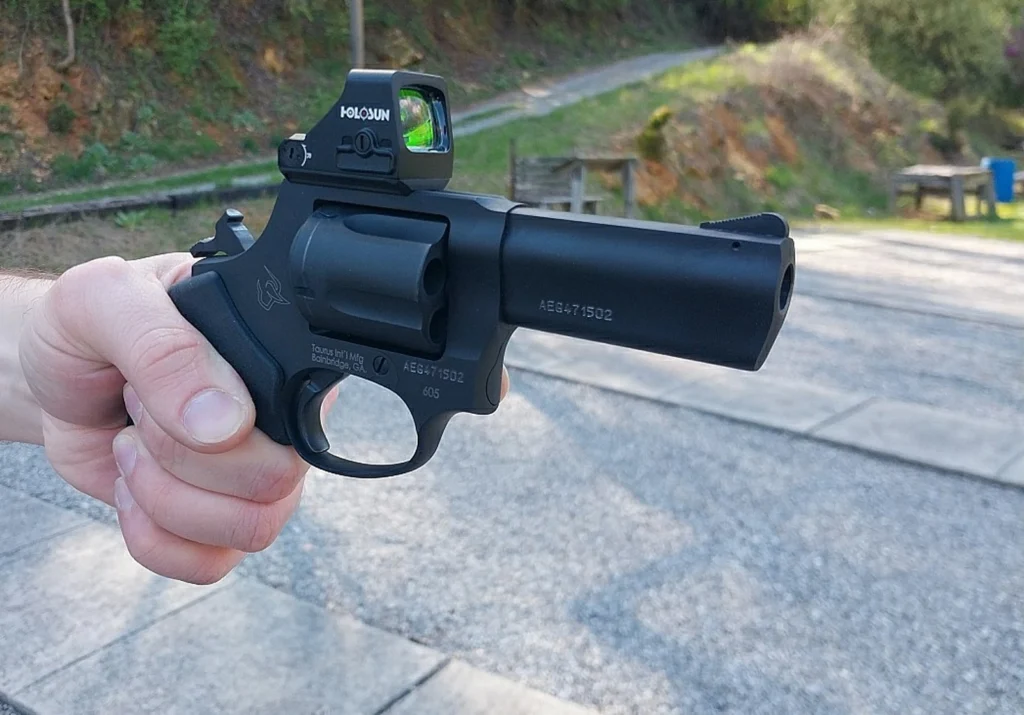 A Holosun 407K X2 optic on a Taurus revolver