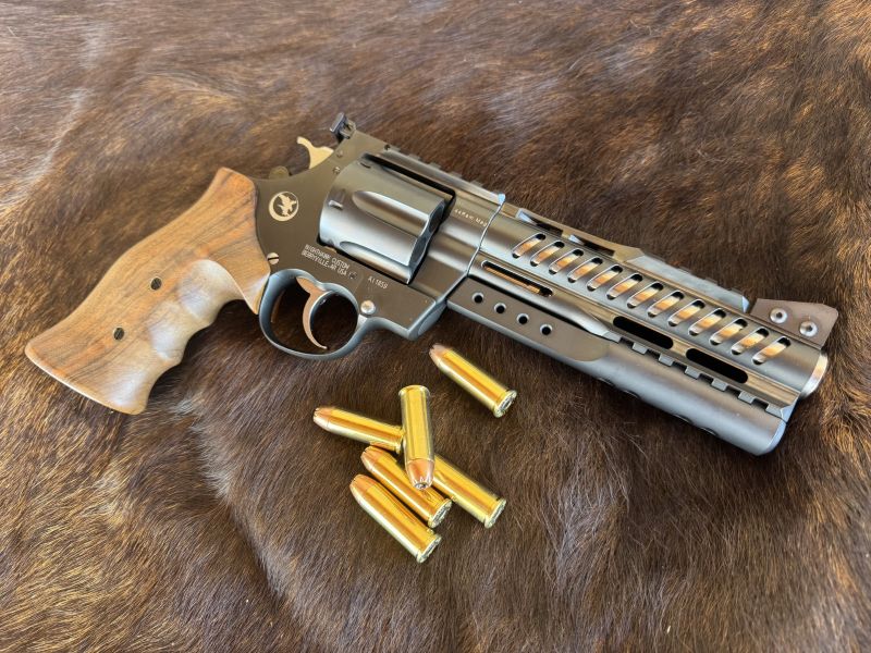 The classic lines of the NXR meld with competition enhancements of Picatinny rails, a vented barrel, and barrel weight. Target shooting, competitions, and hunting, this revolver will do it all.