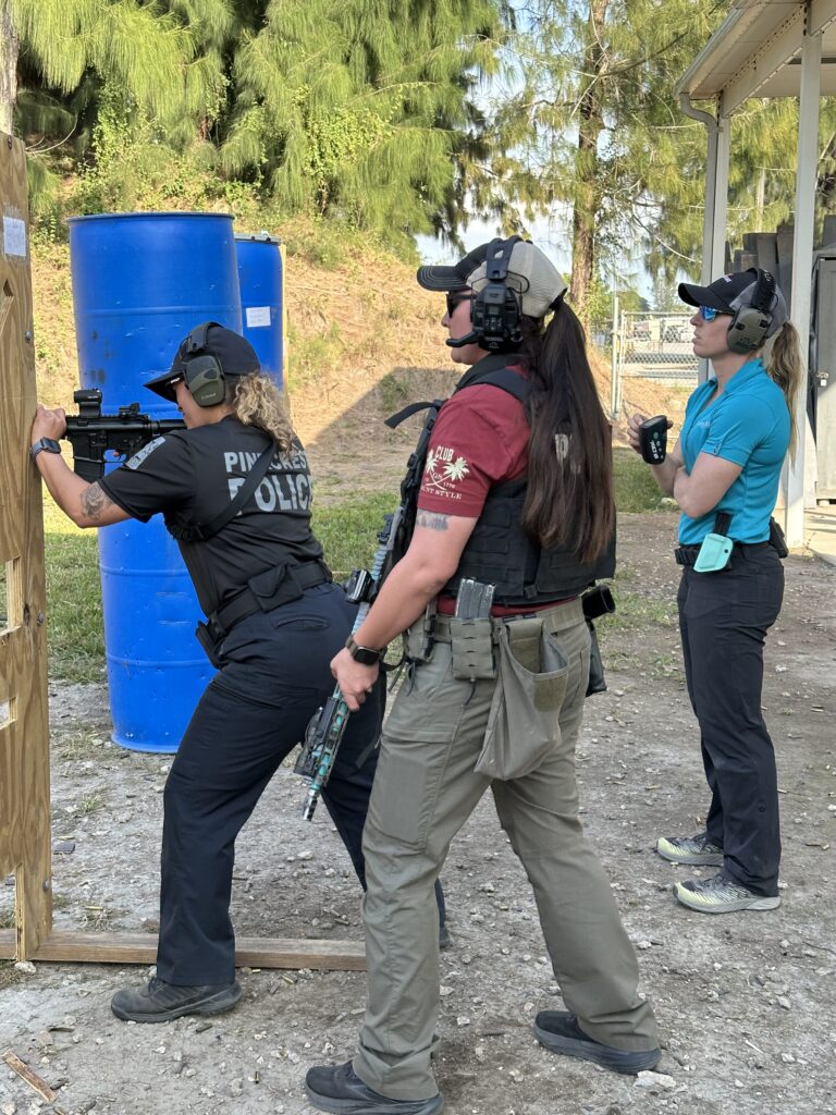 femal law enforcement officers training with Lanny Barnes