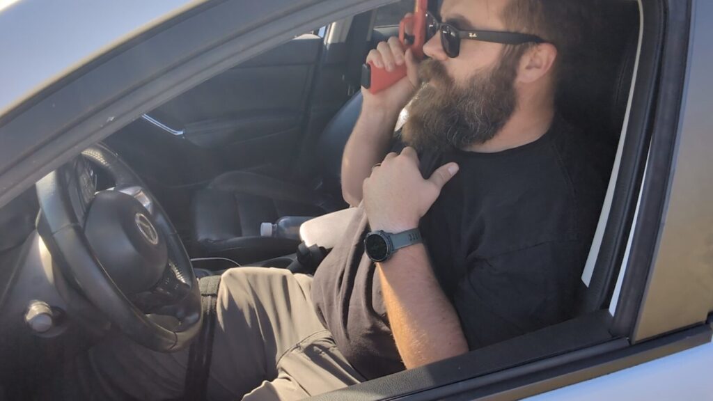 man using trainign pistol with a temple index inside vehicle 