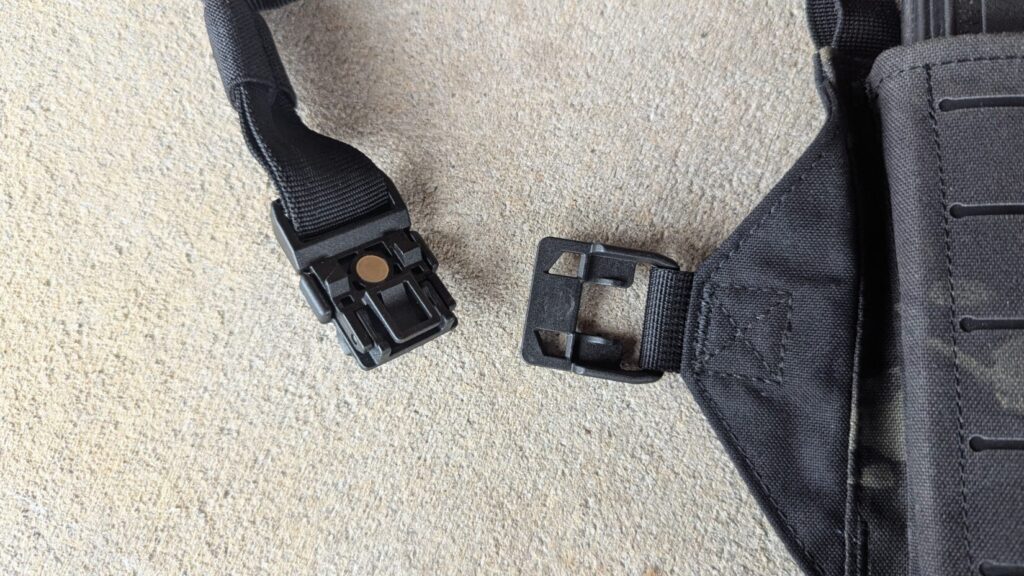 A detailed shot of the Fidlock magnetic slider buckle used for quick attachment and removal.