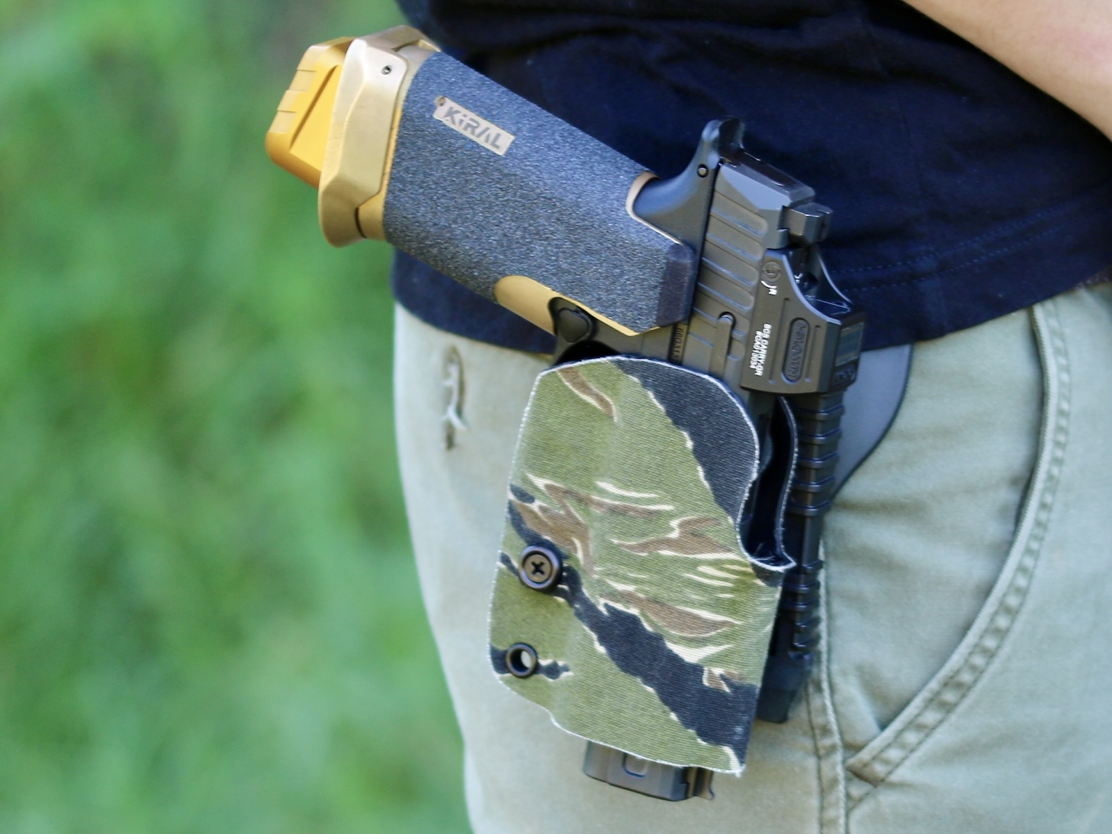 Holstering KiralDefense 6511X Brass Widebody Grip Sleeve - Inside