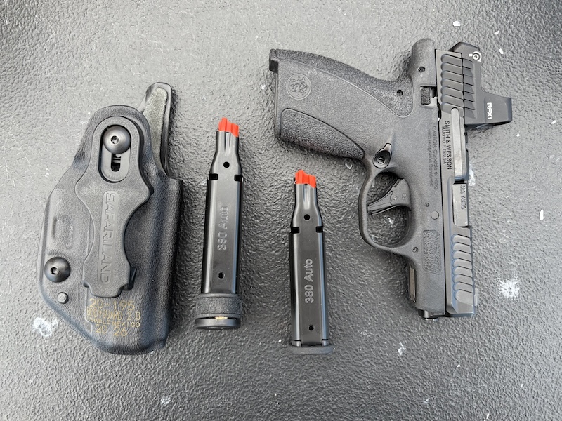 the bodyguard 2.0 and two mags and a holster