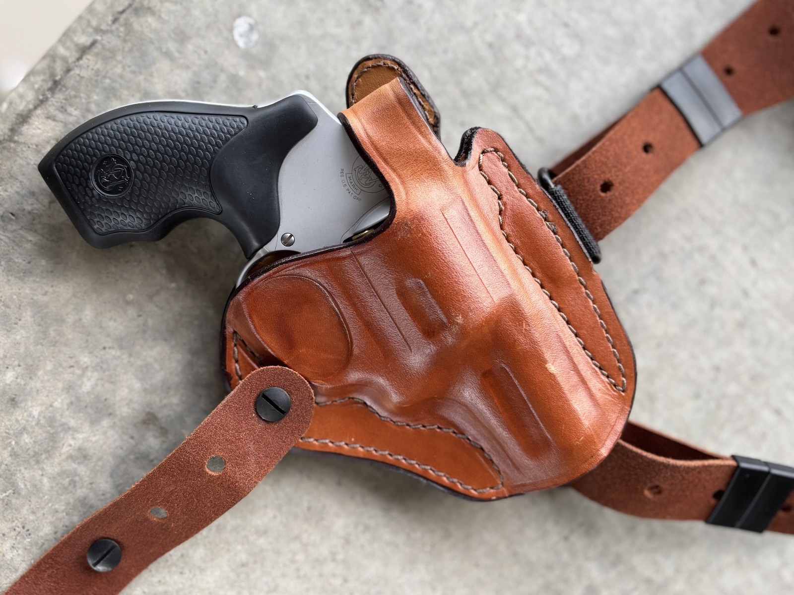 IWB, front pocket, even a shoulder holster... all are good options. Some shoulder holsters need a hammer to secure the gun.