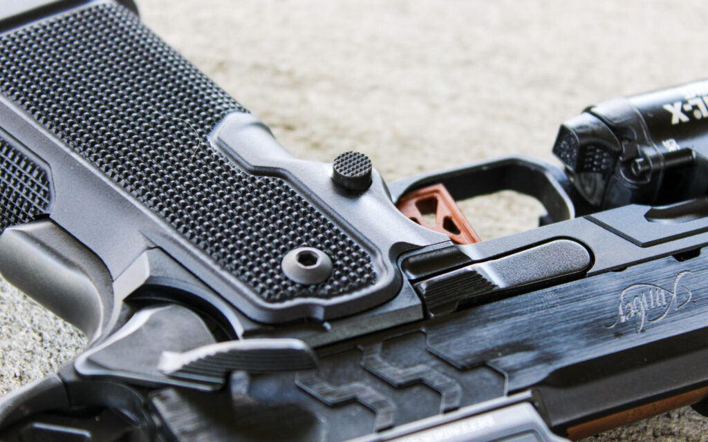 The Kimber 2K11's simple, traditional control layout