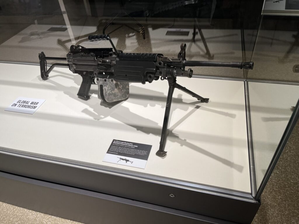 Image of an M 249 squad automatic weapon in a display case at the Oregon Military Museum.